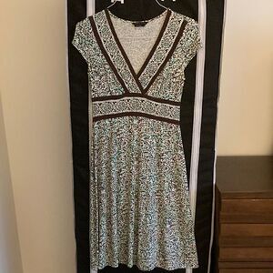 BCBG Maxazria Floral Print Dress with Surplus Neckline and Cap Sleeves. Size XS